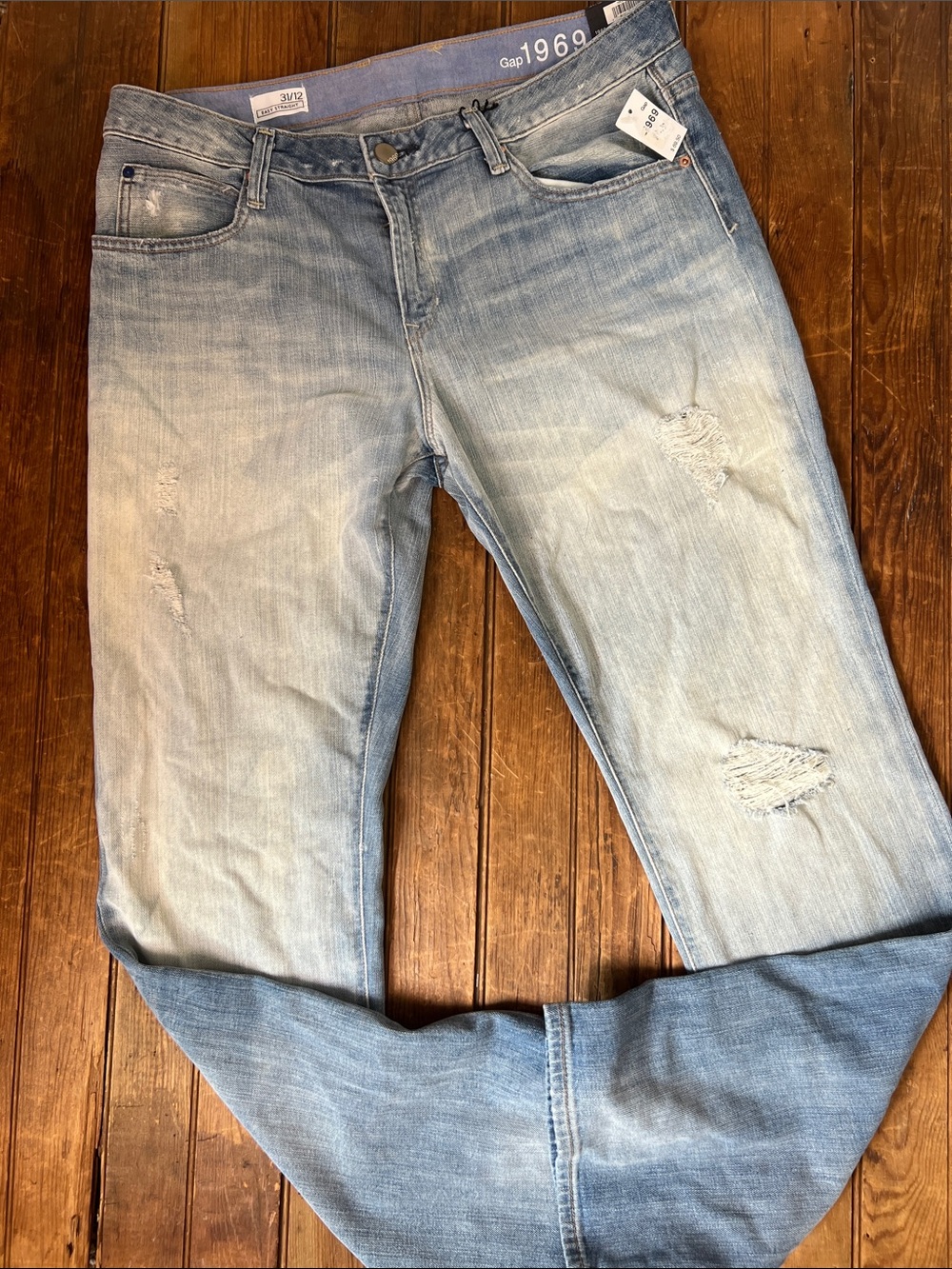 GAP Women's Light Blue Straight Leg Distressed Jeans NWT